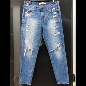 Hollister boyfriend distressed woman’s jeans